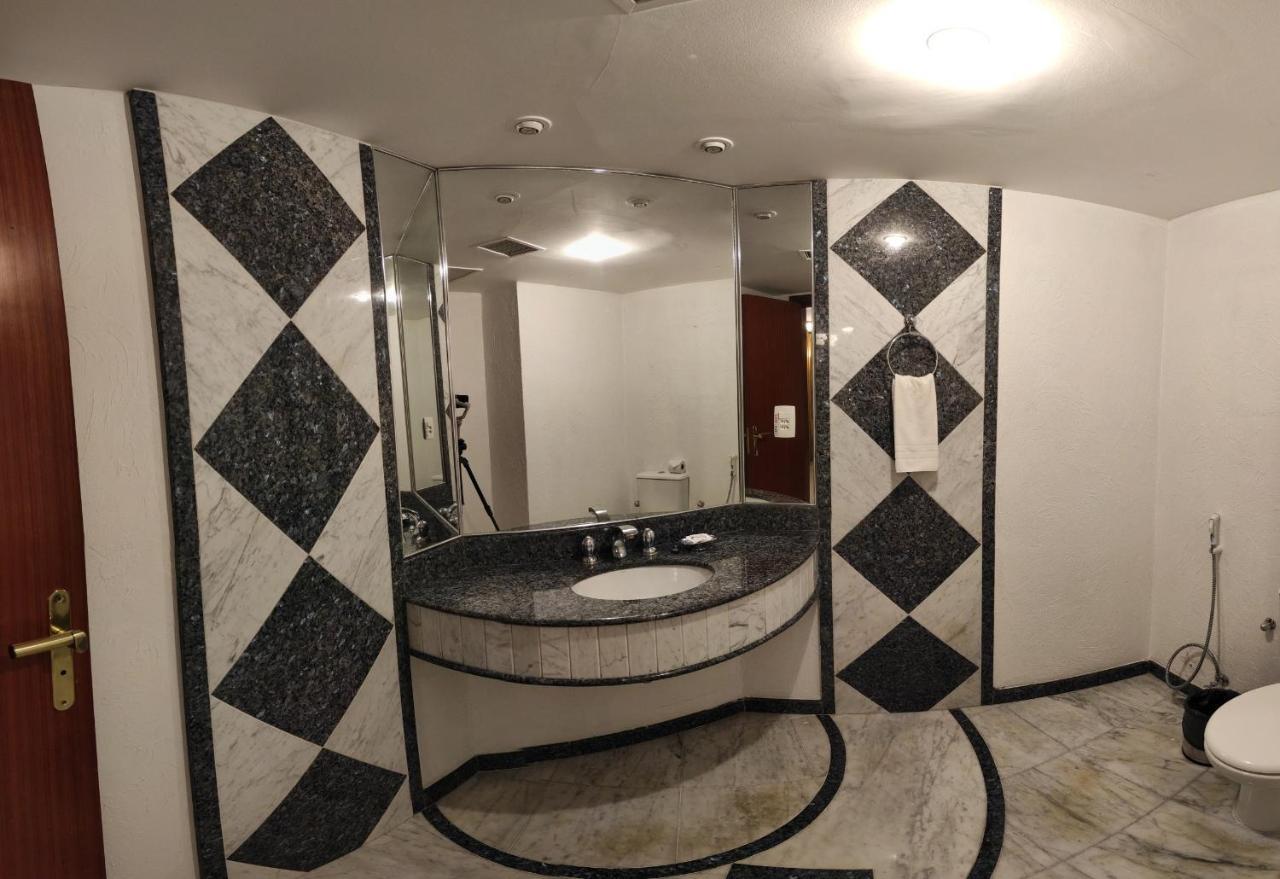 Presidential Suite,1310138137:JPEG
